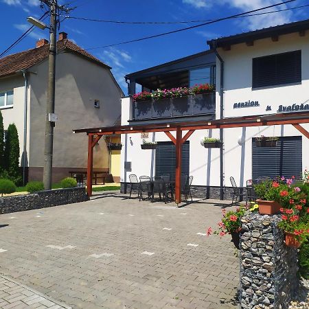Penzion U Svatosa Мутенице Экстерьер фото